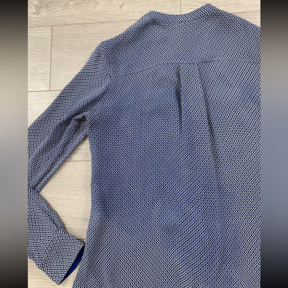 Vince 100% Silk Button Front Abstract Print Blouse Top - Picture 9 of 13